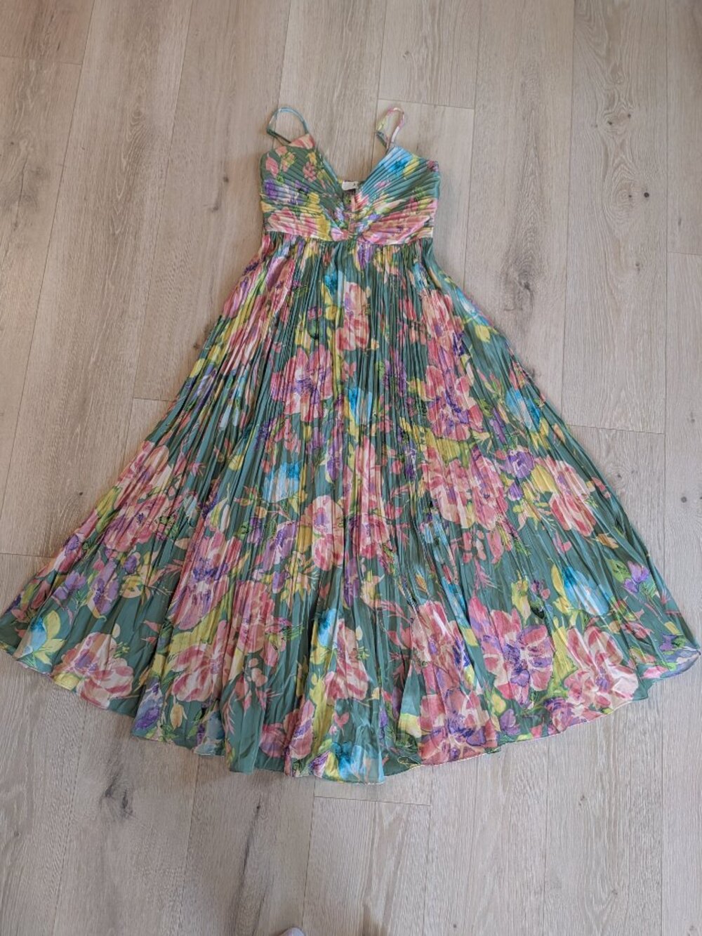 NWOT ASTR The Label Maeve Pleated Midi Dress XS - Picture 5 of 8